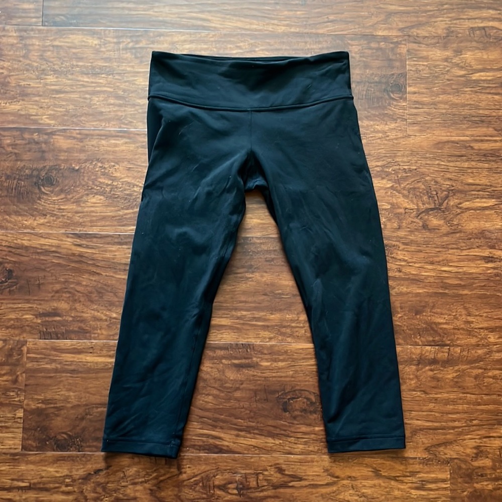 lululemon wunder under crops in black size 6